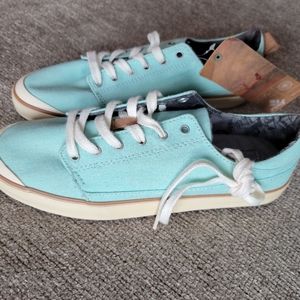 Reef Sneakers